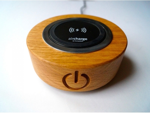 wooden-iphone-wireless-charger-makemesomethingspecial.co_.jpg