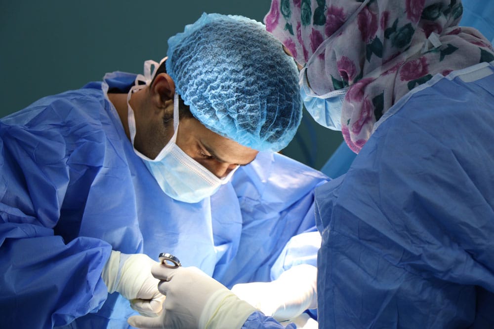 Surgeons practicing a surgery, following a checklist