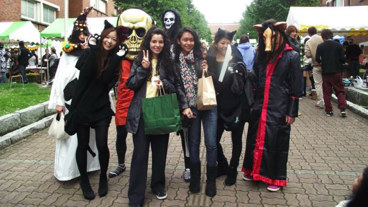 Shizuoka Üniversitesi'nde cadılar bayramı...Yıl 2010