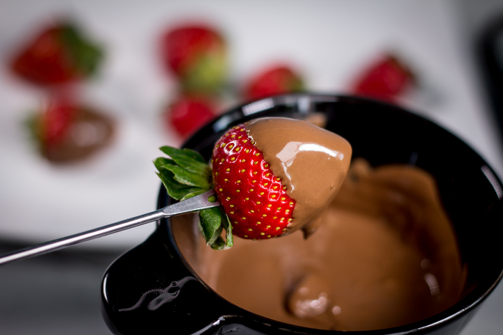 Chocolate fondue - Make your own chocolate fondue - Winter Date Ideas.jpg
