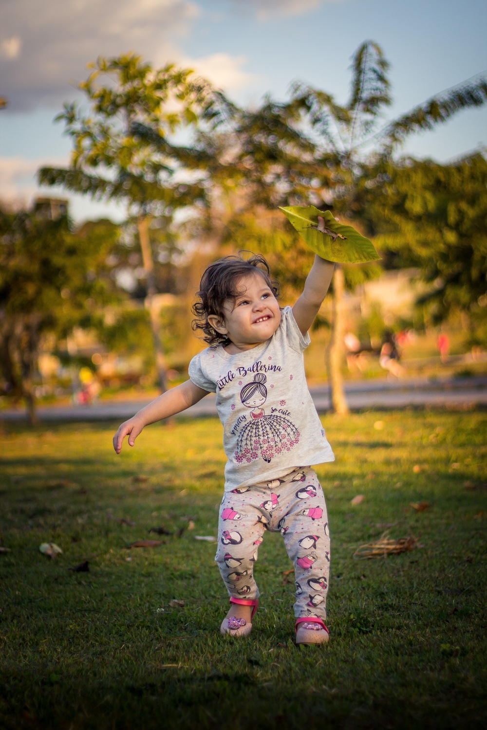 Little girl holding green leaf