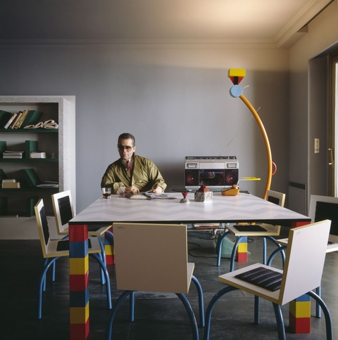Karl Lagefeld in zijn eetkamer Foto © Jacques Schumacher.jpg
