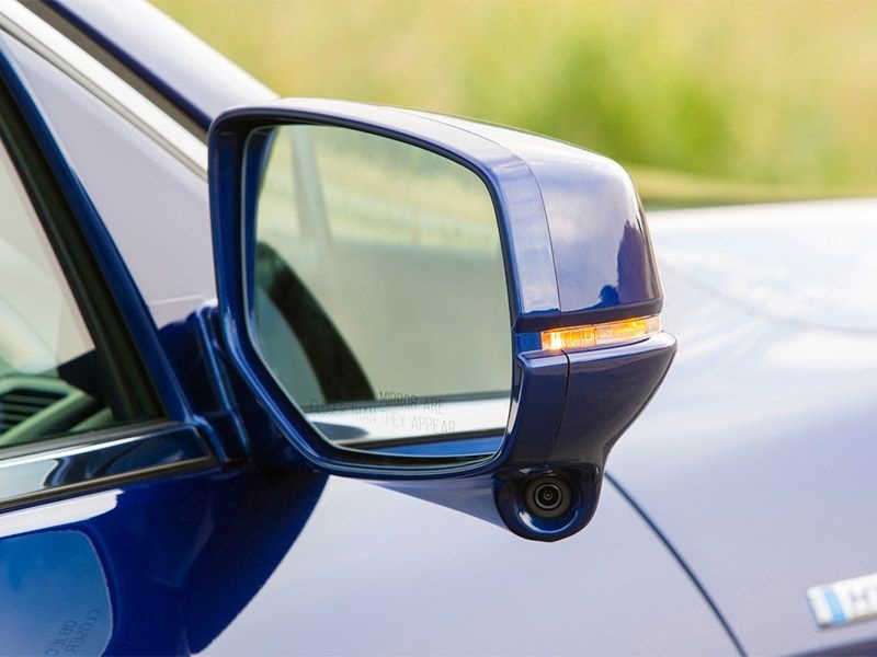 2017_Honda_Accord_Hybrid-lane-watch-camera-mounted-under-side-view-mirror.jpg