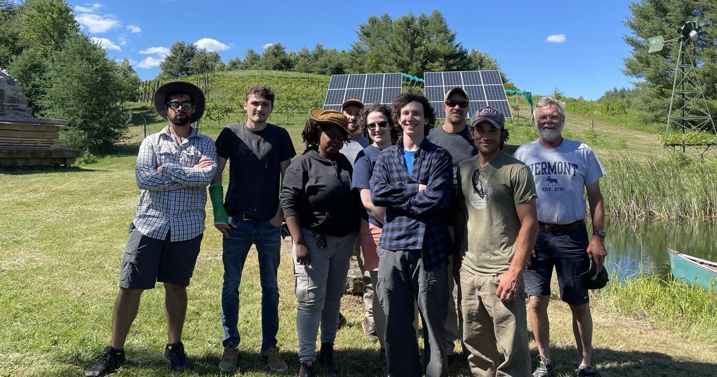 Montpelier Vineyards — group photo, picking grapes