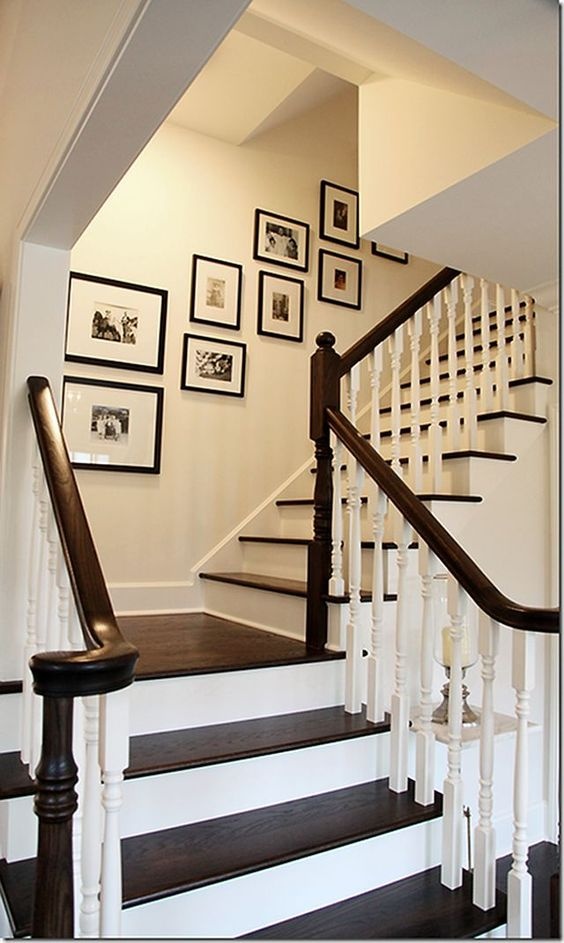 14-minimalist-black-frames-on-the-stairway.jpg
