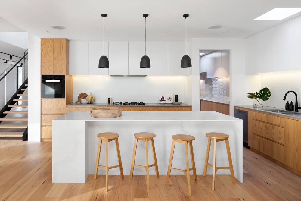 8 Sleek Modern Kitchen Decor Ideas, How To Decorate A Large Kitchen Island