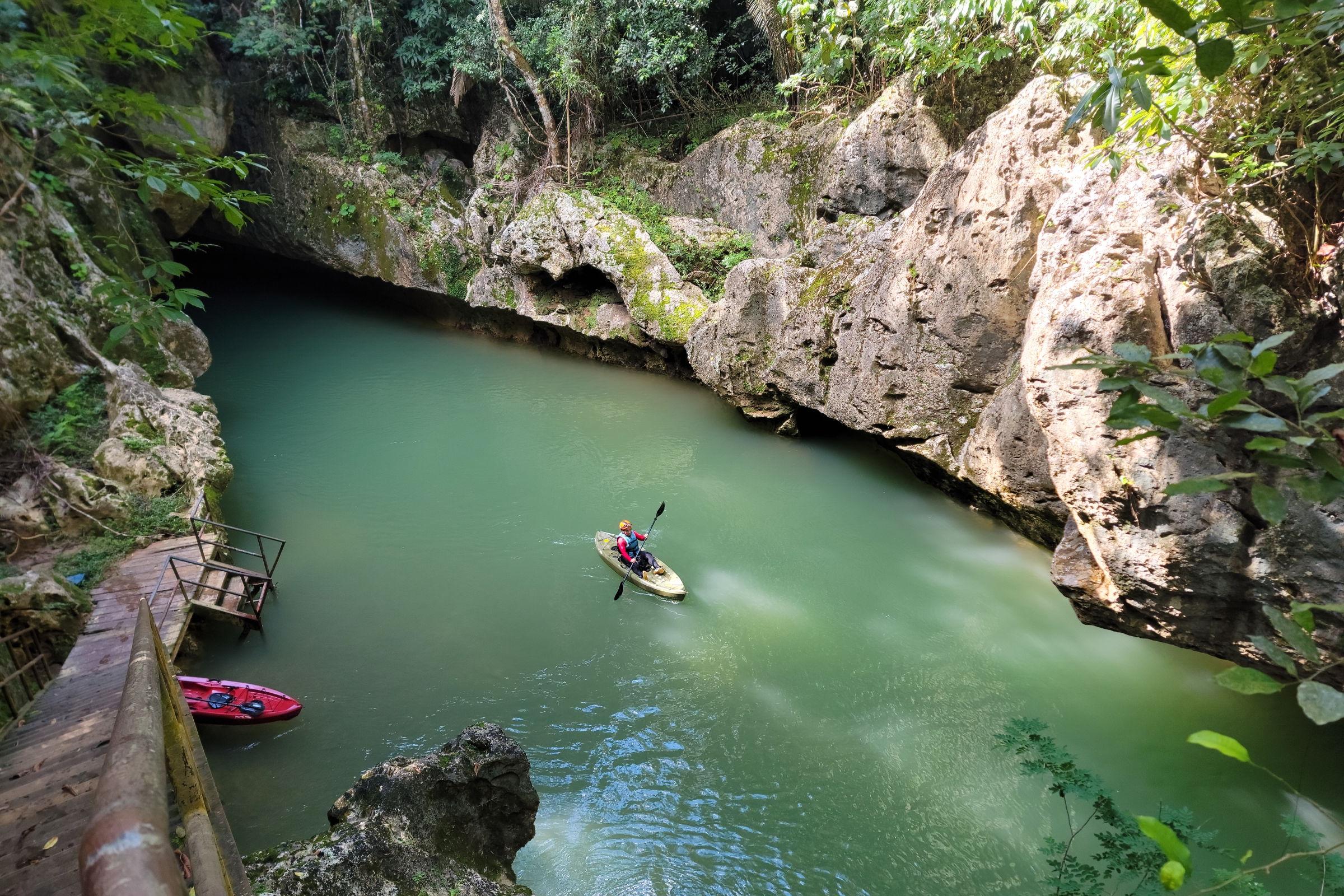 7 Miles cave kayaking in Belize
