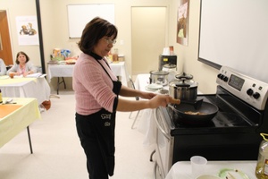 CVFT | Dr. Deng cooks during a live demo in a food therapy lab.