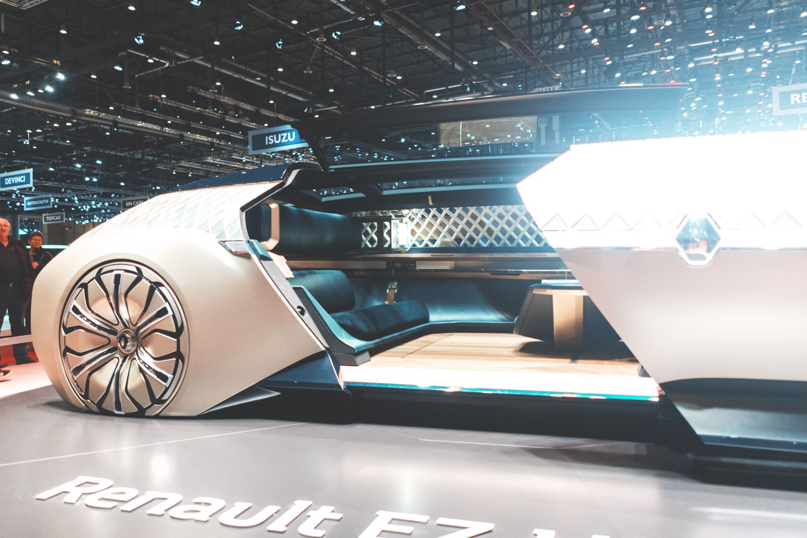 futuristic car concept.jpg